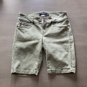 🔥🚨Torrid Denim Jean Shorts